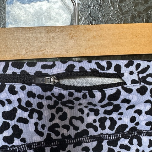 Nike Black and White Leopard Print Leggings - Picture 5 of 7